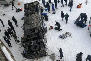 Фотография к новости: Автобус упал с моста в Забайкалье, 19 человек погибли