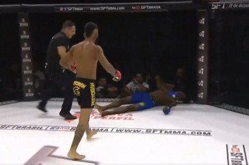 Фотография к новости: Сеть взорвал мощнейший нокаут ногой в голову на турнире ММА в Бразилии