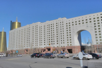 Фотография к новости: Госслужащим разрешили проносить смартфоны в Дом министерств и Правительство