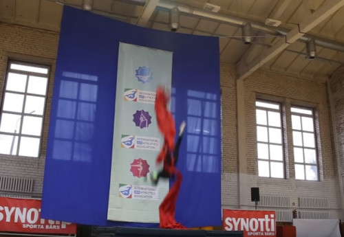 Фотография к новости: Российская гимнастка сорвалась с восьмиметровой высоты во время выступления в Риге