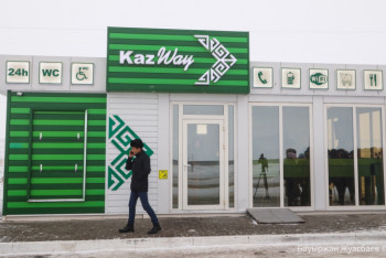 Фотография к новости: Придорожные туалеты за 23 миллиона тенге показали журналистам