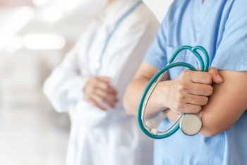 Фотография к новости: Программа "7-20-25": пять врачей получили жилищные сертификаты в Акмолинской области