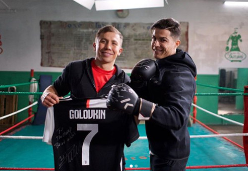 Фотография к новости: Казахстанцы активно комментируют фотографию Роналду с Головкиным