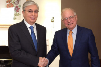 Фотография к новости: Глава государства встретился с председателем Мюнхенской конференции по безопасности Вольфгангом Ишингером