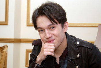 Фотография к новости: Димаш показал образ, в котором снимается для новогоднего шоу на НТВ