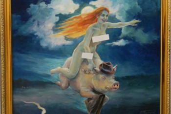 Фотография к новости: Картины с обнаженными женщинами заклеили стикерами на выставке в Екатеринбурге