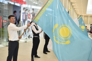 Фотография к новости: Студенты Алматы поддержали акцию "Мой флаг - Родина"