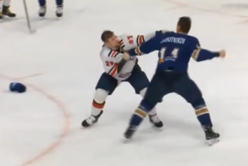 Фотография к новости: Бывший хоккеист "Барыса" вырубил соперника на льду в Усть-Каменогорске