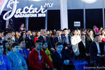 Фотография к новости: Президент предложил госаппарату и нацкомпаниям поработать волонтерами