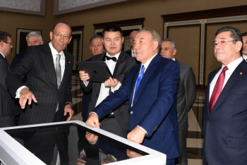 Фотография к новости: Елбасы посетил торжественное мероприятие по случаю 25-летия компании ERG