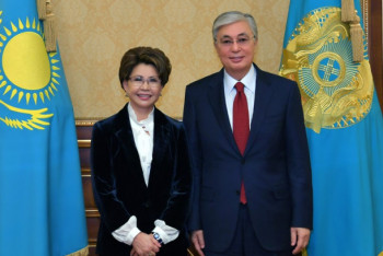 Фотография к новости: Касым-Жомарт Токаев встретился с певицей Розой Рымбаевой