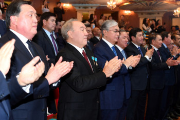 Фотография к новости: Елбасы и Президент приняли участие в праздничном концерте, посвящённом Дню Независимости