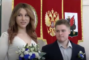 Фотография к новости: Пара трансгендеров официально поженилась в Казани