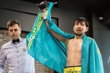 Фотография к новости: Казахстанский певец-боксер выиграл титульный бой нокаутом африканца с 28 победами