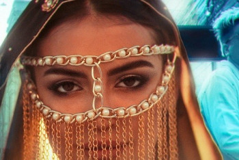 Фотография к новости: Девушка из Актау снялась в клипе российского певца