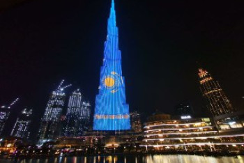 Фотография к новости: Бурдж Халифа окрасился в цвета флага Казахстана