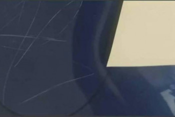 Фотография к новости: Трехлетняя девочка от скуки расцарапала машины в автосалоне в Китае