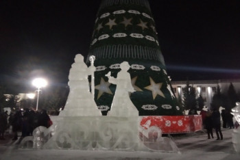 Фотография к новости: 15 скульпторов участвуют в строительстве ледового городка в Кокшетау