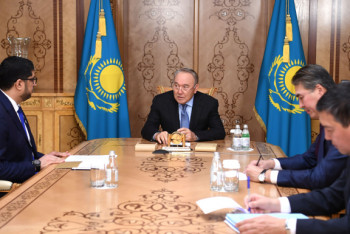 Фотография к новости: Елбасы встретился с чрезвычайным и полномочным послом ОАЭ в Казахстане