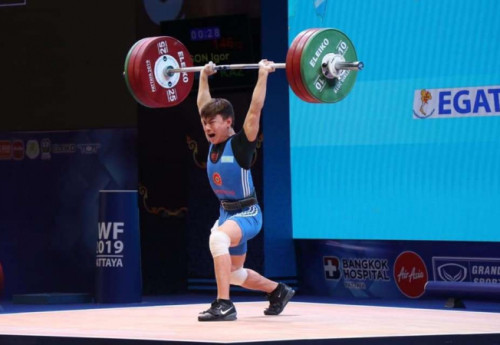 Фотография к новости: Казахстанский тяжелоатлет взял золото на лицензионном Кубке Катара