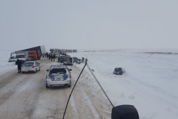 Фотография к новости: 60 автомашин застряли из-за непогоды на трассе в Актюбинской области