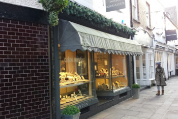 Фотография к новости: "Моют с шампунем тротуар" - западных бизнесменов поставили в пример казахстанским