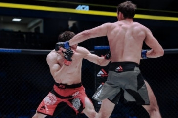 Фотография к новости: Поединок казахстанcкого файтера попал в список претендентов на "Лучший бой года"