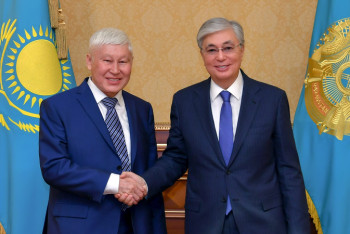 Фотография к новости: Токаев выслушал идеи Джумадильдаева по переводу казахского языка на латиницу