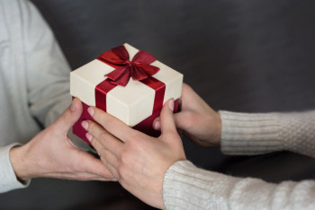 Фотография к новости: Реакция бабушки на долгожданный подарок умилила пользователей Сети