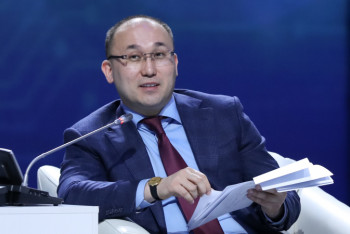 Фотография к новости: Даурен Абаев высказался об итогах уходящего года для казахстанцев