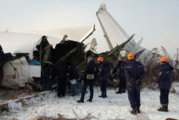 Фотография к новости: На месте крушения самолета продолжают работать спасатели