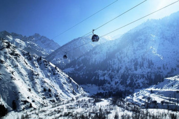 Фотография к новости: Канатная дорога сломалась на курорте во Франции: 97 человек остались в кабинках