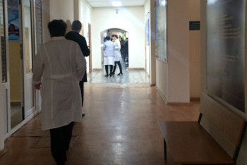 Фотография к новости: Всех пострадавших при крушении самолета Bek Air детей выписали домой