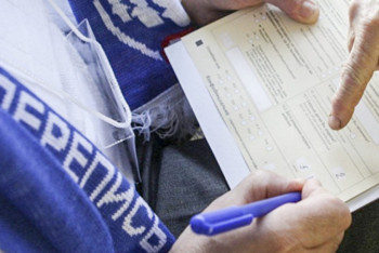 Фотография к новости: Интервьюеры переписи населения будут ходить с шарфами и портфелями синего цвета