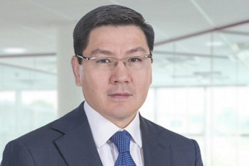 Фотография к новости: Жумагалиев призвал казахстанскую молодежь научить старшее поколение обращаться с гаджетами