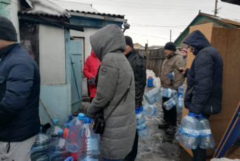 Фотография к новости: Три дня без воды: Житель Кокшетау пригласил к себе земляков за водой