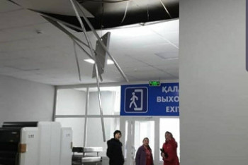 Фотография к новости: В отремонтированном за 2 миллиарда тенге вокзале Караганды упал потолок