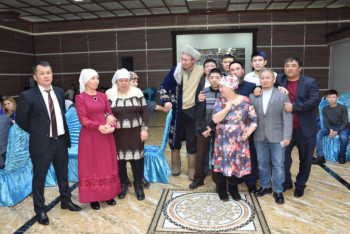 Фотография к новости: Бизнесмен устроил на свое сорокалетие праздник для малоимущих в Кокшетау