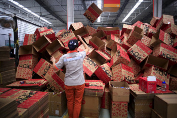 Фотография к новости: "Казахстан превратился в свалку импортных товаров" - депутат