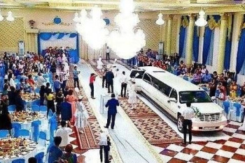 Фотография к новости: Казахстанцы продолжают проводить торжества, несмотря на запрет