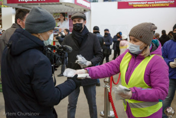 Фотография к новости: Бизнесмены бесплатно раздали 50 тысяч медицинских масок в Нур-Султане