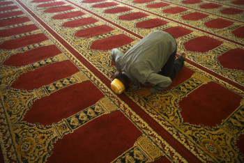 Фотография к новости: Религиозные организации будут проводить праздничные службы в онлайн-режиме