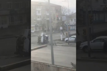 Фотография к новости: В результате ДТП опрокинулась "Газель" в карантинном Петропавловске