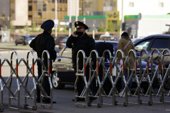 Фотография к новости: Фоторепортаж. Как выглядит оцепленный микрорайон в Нур-Султане