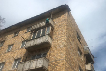 Фотография к новости: Поругавшаяся с сыном женщина перелезла через балкон и едва не погибла в Приозерске