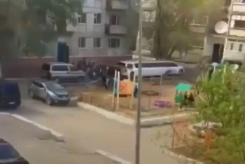 Фотография к новости: Наказан встретивший жену из роддома с лимузином в период карантина житель Жезказгана