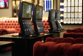 Фотография к новости: Кассы букмекерских контор и тотализаторов перенесут в игорные зоны