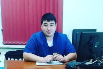 Фотография к новости: Цой прокомментировал историю врача – автора ролика с непрочными перчатками