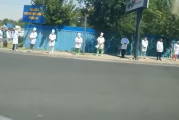 Фотография к новости: Медики Нур-Султана, Алматы и Шымкента почтили память умерших от КВИ