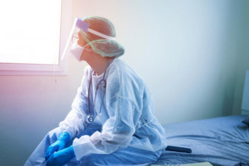 Фотография к новости: Получат ли выплаты заболевшие пневмонией медики, рассказал Цой